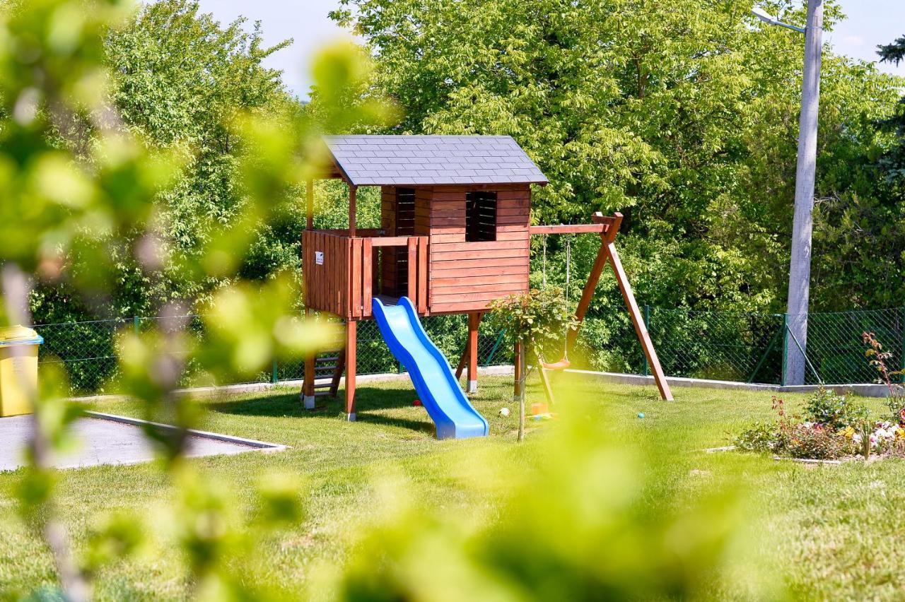 Cvetkova Hiza Sa Jacuzzijem Villa Tuheljske Toplice Ngoại thất bức ảnh