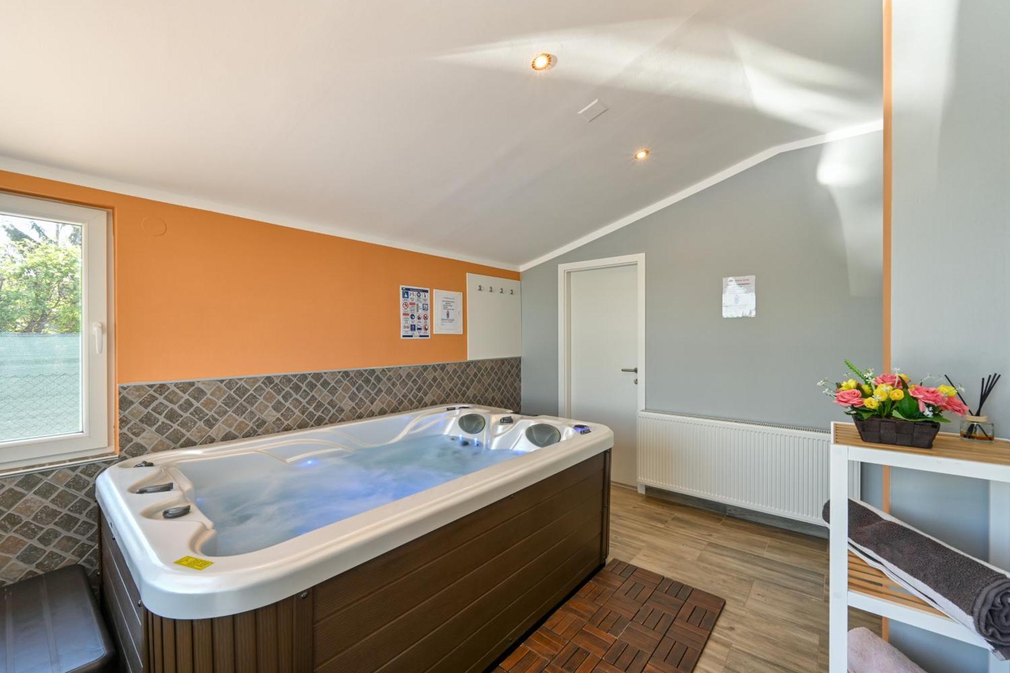 Cvetkova Hiza Sa Jacuzzijem Villa Tuheljske Toplice Ngoại thất bức ảnh