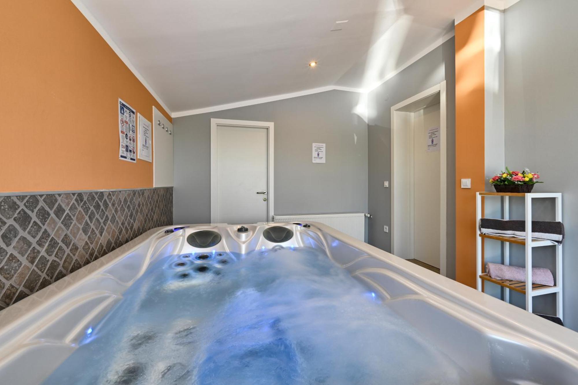 Cvetkova Hiza Sa Jacuzzijem Villa Tuheljske Toplice Ngoại thất bức ảnh